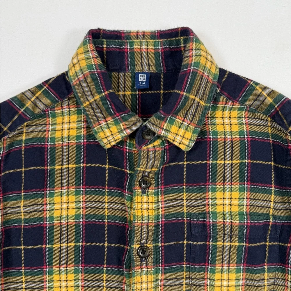 UNIQLO‎ KIDS Boys Plaid Flannel Button Down Shirt Size 5-6 Classic Cozy Fall